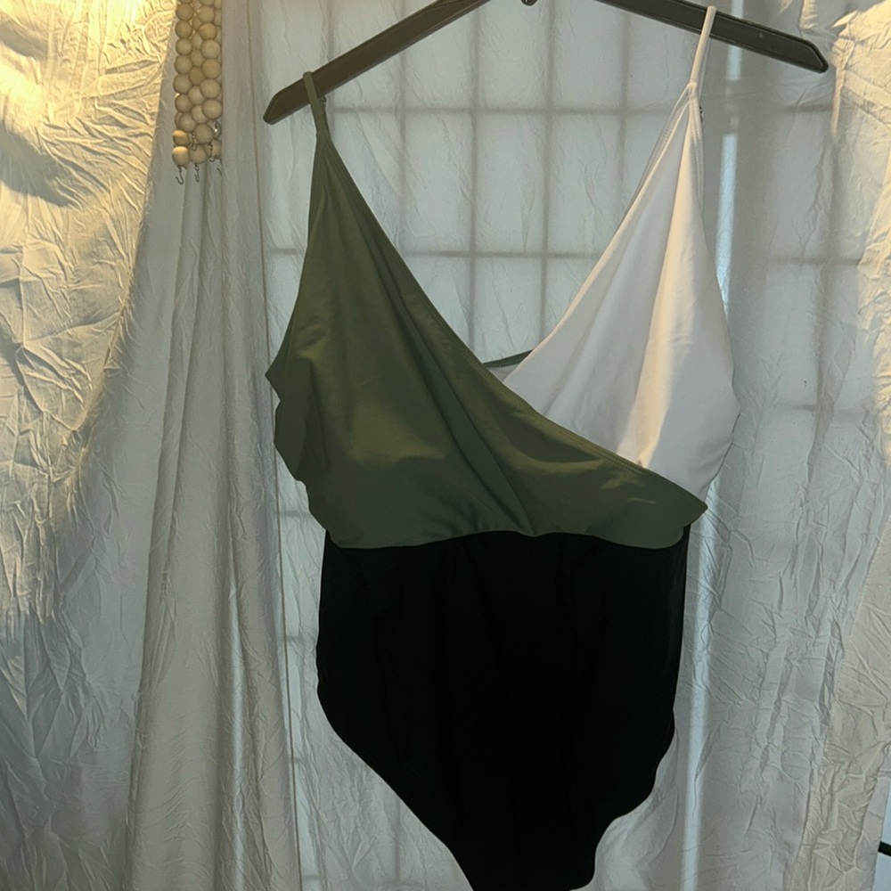 SHEIN 1 piece swimsuit size 3 XL. NWOT